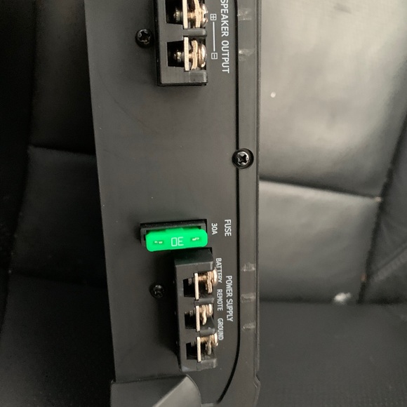 12 inch Alpine Subwoofer WITH Alpine Amplifier - Picture 4 of 6